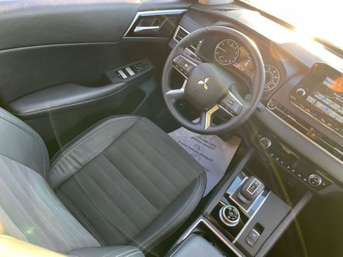 Used 2023 Mitsubishi Outlander SE image 14