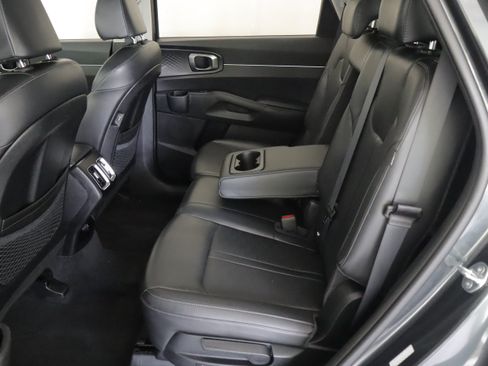 Used 2024 Kia Sorento S w/ Panoramic Sunroof Package AWD/4WD image 9