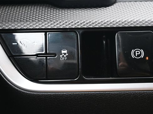 Used 2023 Kia Sportage LX image 12