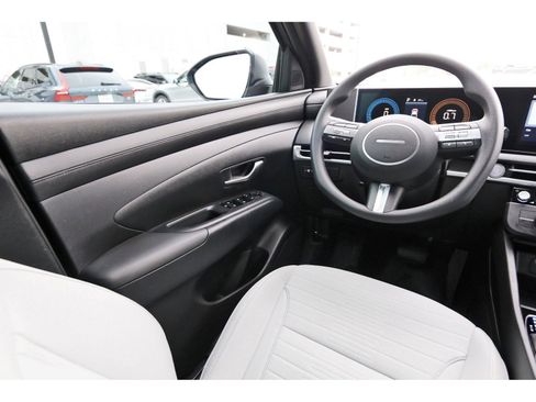 Certified 2025 Hyundai Santa Cruz SE image 10