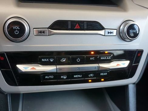 Used 2023 Ford Explorer XLT RWD image 15