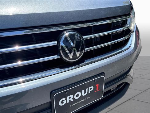 Used 2023 Volkswagen Tiguan SE FWD image 32