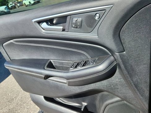 Used 2022 Ford Edge Titanium AWD/4WD image 9