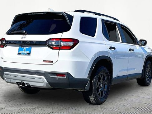 Certified 2025 Honda Pilot TrailSport image 5