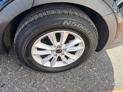 Used 2020 Kia Sorento LX FWD image 26