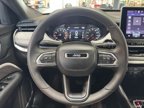 Used 2024 Jeep Compass Latitude AWD/4WD image 21