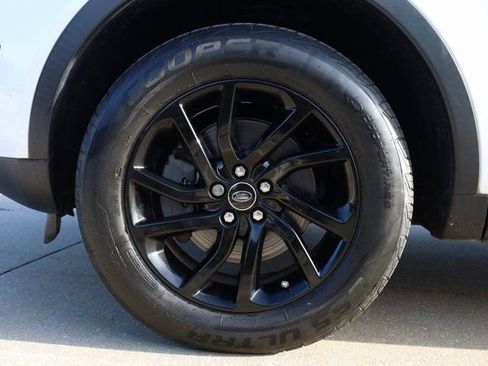 Used 2017 Land Rover Discovery Sport SE image 8