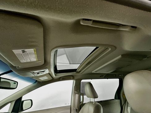 Used 2014 Toyota Sienna Limited w/ Limited Premium Package AWD/4WD image 25