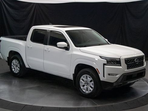 Used 2023 Nissan Frontier SV w/ SV Premium Package image 2