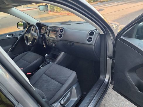 Used 2015 Volkswagen Tiguan S FWD image 25