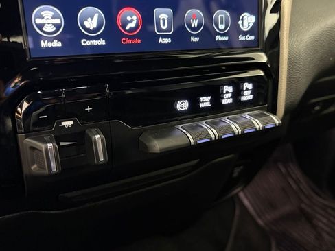 Used 2019 RAM 2500 Laramie AWD/4WD image 29