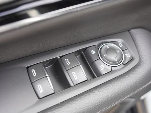 Used 2025 GMC Yukon XL Denali AWD/4WD image 26