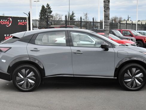 Used 2024 Nissan Ariya AWD image 9