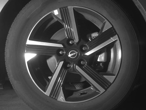 Used 2025 Nissan Sentra SV FWD image 13