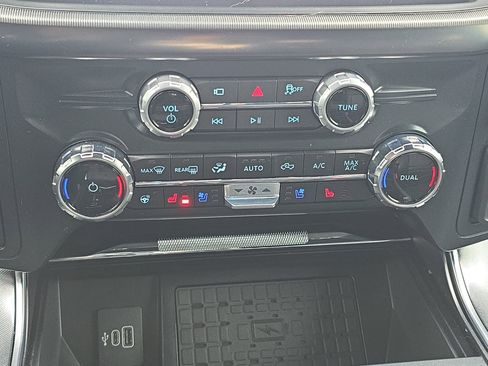 Used 2025 Ford F150 Platinum w/ FX4 Off-Road Package image 23