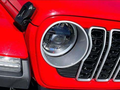 Certified 2025 Jeep Wrangler Unlimited Sahara w/ Safety Group image 28