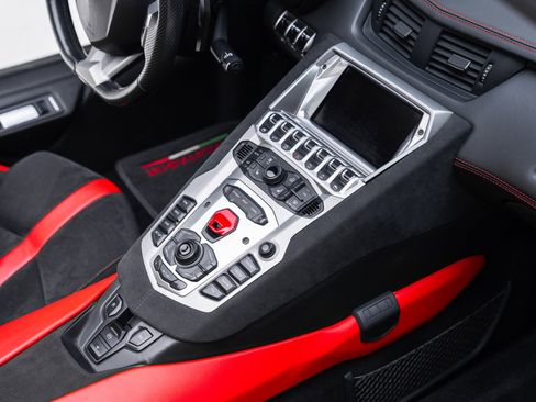 Used 2015 Lamborghini Aventador LP 700-4 image 36