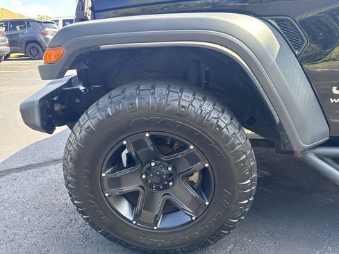 Used 2019 Jeep Wrangler Unlimited Sport image 28