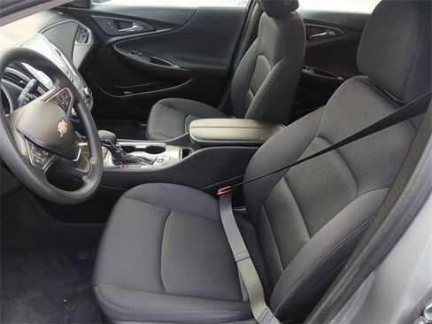 Used 2025 Chevrolet Malibu LT image 11