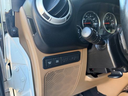 Used 2014 Jeep Wrangler Unlimited Rubicon w/ Connectivity Group AWD/4WD image 19