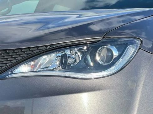 Used 2018 Chrysler Pacifica Touring Plus w/ S Appearance Package image 50