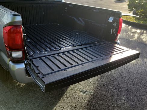 Used 2022 Toyota Tacoma SR5 image 10