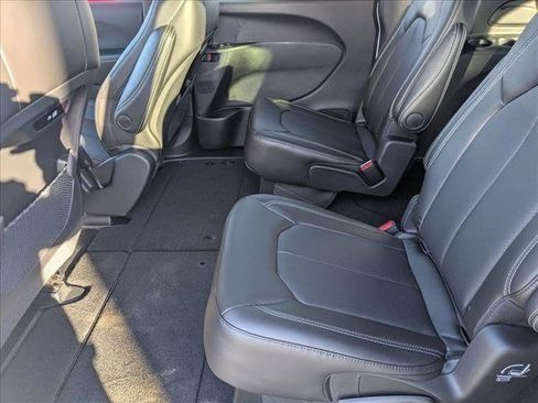 New 2026 Chrysler Pacifica Select AWD/4WD image 15