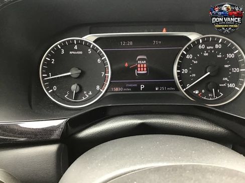 Used 2024 Nissan Pathfinder SL FWD image 16