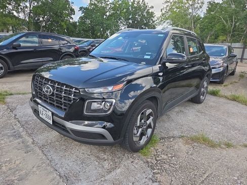 Used 2025 Hyundai Venue SEL FWD image 1