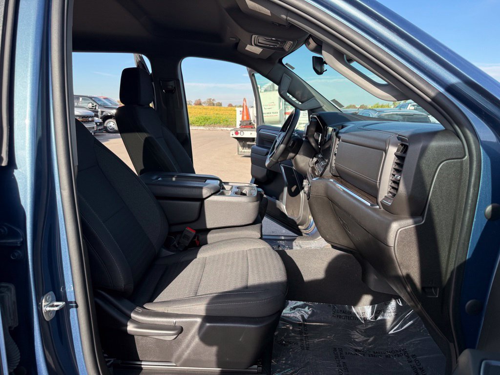 Used 2024 Chevrolet Silverado 1500 LT AWD/4WD image 17