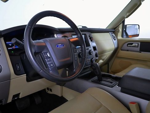 Used 2017 Ford Expedition XLT w/ Equipment Group 202A RWD image 25
