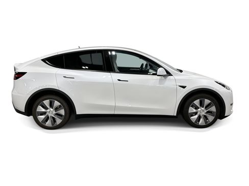 Certified 2023 Tesla Model Y AWD image 7