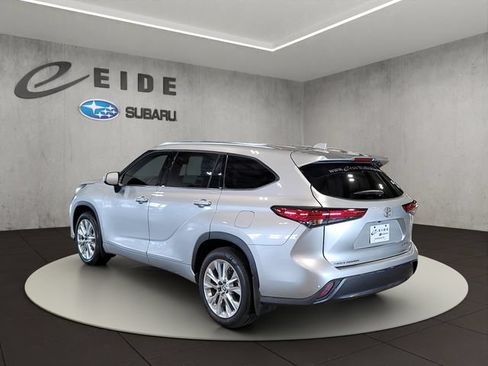 Used 2022 Toyota Highlander Limited AWD/4WD image 12