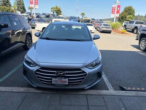 Used 2017 Hyundai Elantra SE FWD image 2