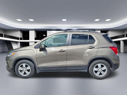 Used 2021 Chevrolet Trax LT w/ Driver Confidence Package image 2