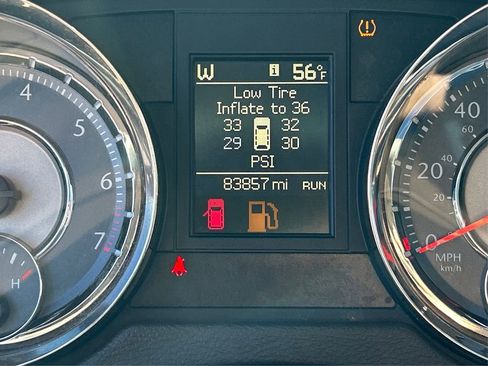 Used 2016 Chrysler Town & Country Touring-L image 39