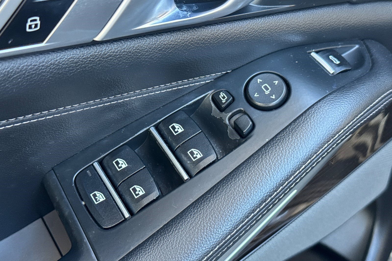 Used 2019 BMW X5 xDrive40i w/ M Sport Package AWD/4WD image 14