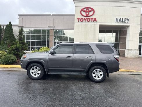 Used 2016 Toyota 4Runner SR5 RWD image 5
