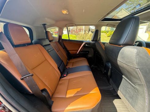 Used 2017 Toyota RAV4 Limited image 19