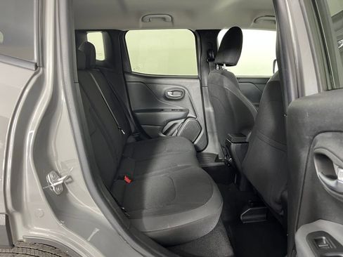 Used 2019 Jeep Renegade Altitude w/ Quick Order Package 2XM AWD/4WD image 15