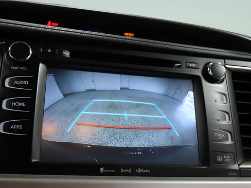 Used 2017 Toyota Highlander XLE AWD/4WD image 16
