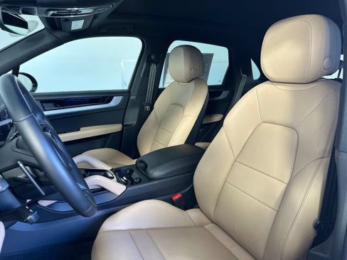 Certified 2026 Porsche Cayenne AWD/4WD image 5