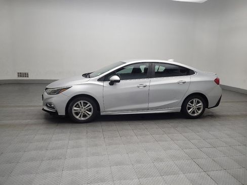 Used 2018 Chevrolet Cruze LT w/ Convenience Package image 2