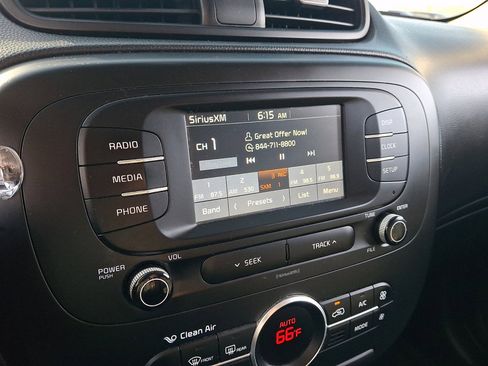 Used 2017 Kia Soul + FWD image 28