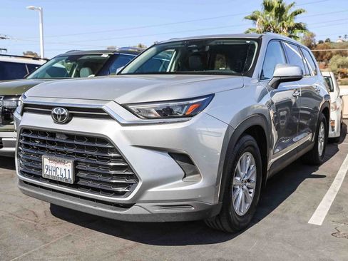Used 2024 Toyota Grand Highlander AWD image 3