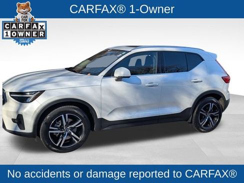 Certified 2023 Volvo XC40 B5 Plus image 4
