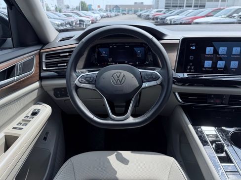 Used 2025 Volkswagen Atlas SE AWD/4WD image 30
