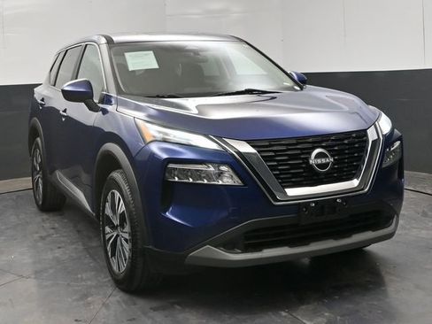 Used 2023 Nissan Rogue SV image 2