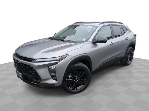 Used 2024 Chevrolet Trax ACTIV w/ Sunroof Package image 1