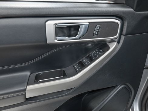 Used 2020 Ford Explorer XLT w/ Equipment Group 202A image 13